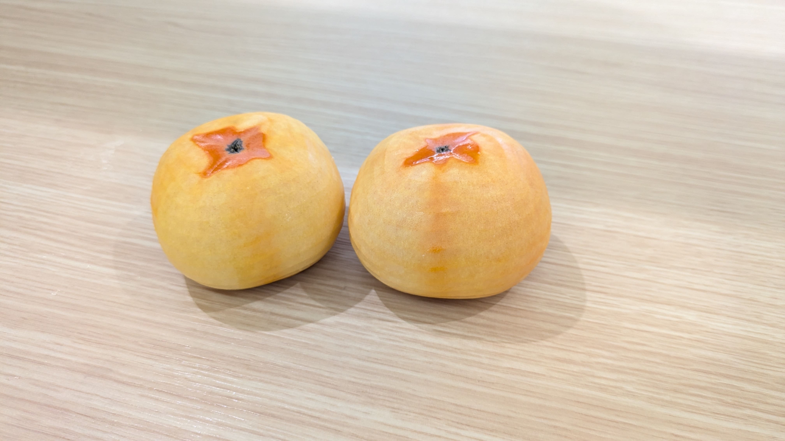 アストラの自動皮むき機「瞬助」で皮をむいた四角い次郎柿